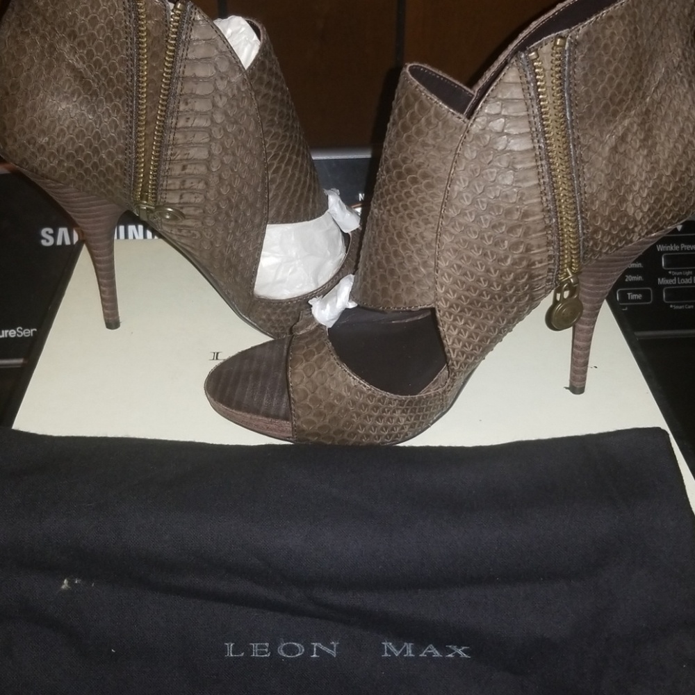 Brown snake skin heels with bag and box.